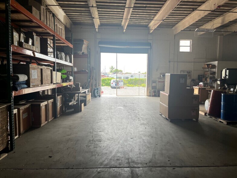 155-171 SE 10th Ave, Hialeah, FL à louer - Photo de l’immeuble – Image 3 sur 5