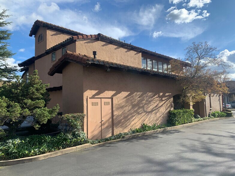 17600 Monterey St, Morgan Hill, CA à louer - Photo de l’immeuble – Image 3 sur 3