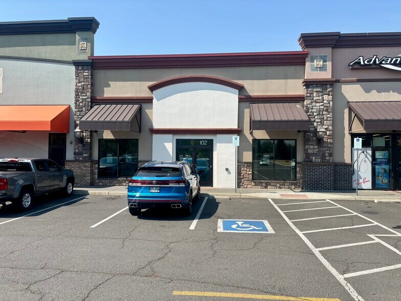 1251 E McAndrews, Medford, OR à louer - Photo de l’immeuble – Image 3 sur 35