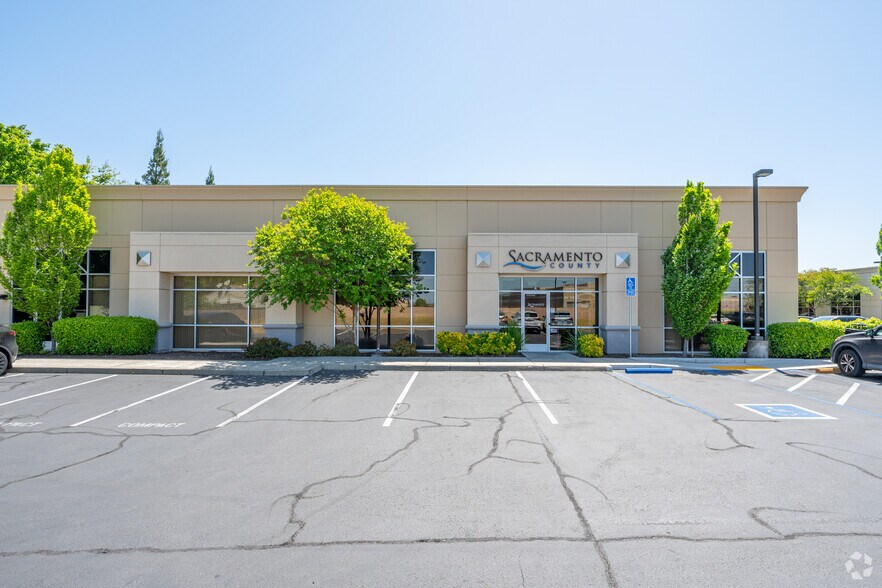 8239 E Stockton Blvd, Elk Grove, CA à vendre - Photo de l’immeuble – Image 3 sur 7