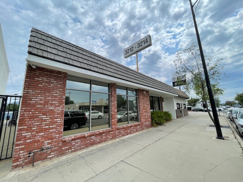 3212-3214 W Burbank Blvd, Burbank, CA à louer - Photo de l’immeuble – Image 1 sur 27
