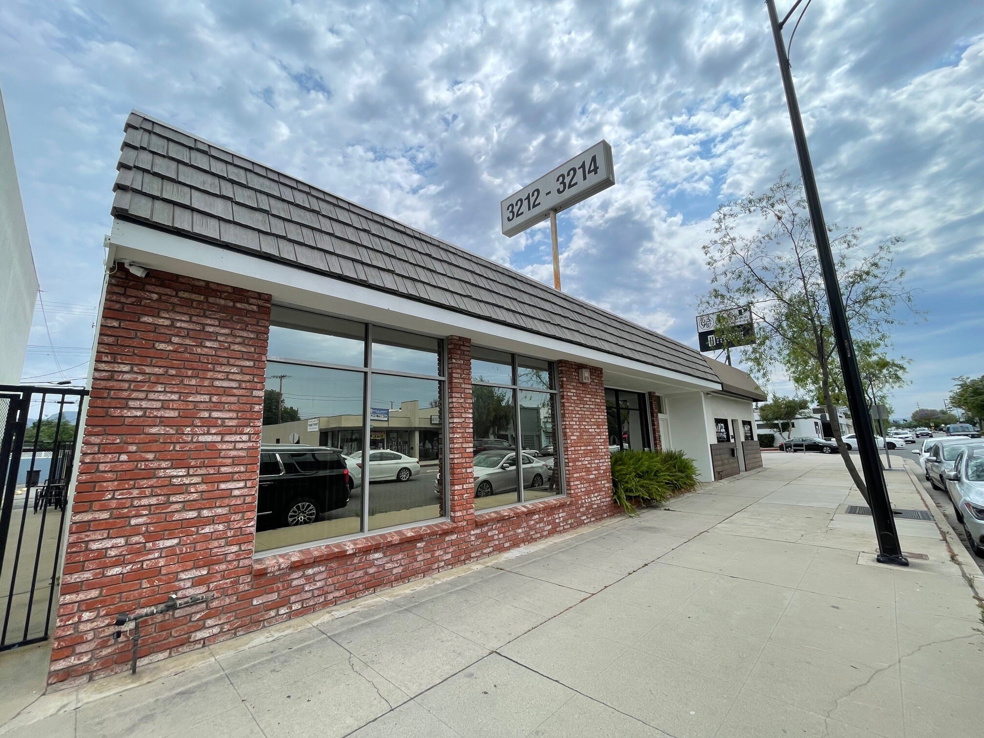 3212-3214 W Burbank Blvd, Burbank, CA à louer Photo de l’immeuble– Image 1 sur 28