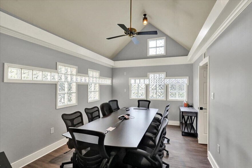879 Fritztown Rd, Sinking Spring, PA à louer - Photo de l’immeuble – Image 2 sur 23