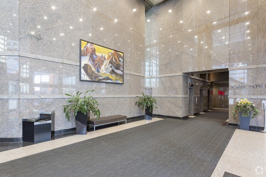 311 6th Ave SW, Calgary, AB à louer - Hall d’entrée – Image 3 sur 8