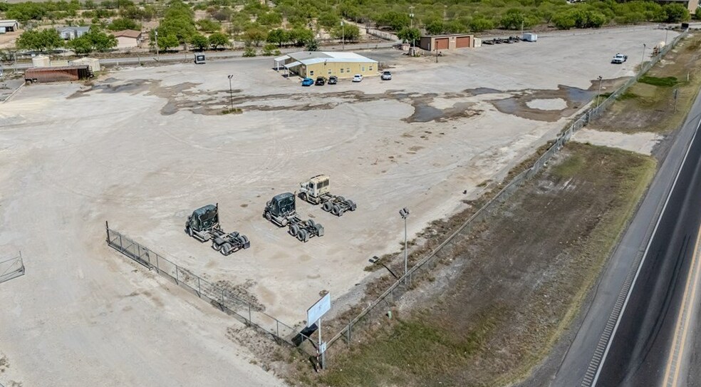 255 Loop 517, Carrizo Springs, TX à vendre - Photo de l’immeuble – Image 3 sur 14
