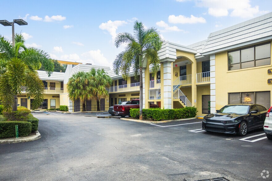 1920 Palm Beach Lakes Blvd, West Palm Beach, FL à vendre - Photo de l’immeuble – Image 3 sur 5