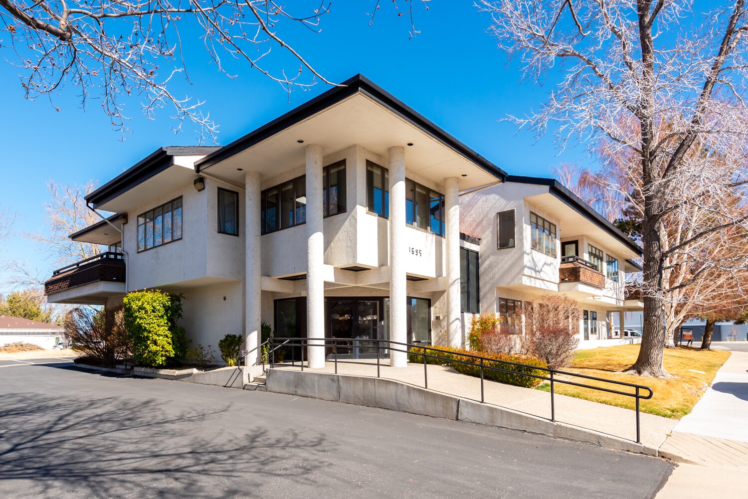 1695 Meadow Wood Ln, Reno, NV à vendre Photo de l’immeuble– Image 1 sur 1