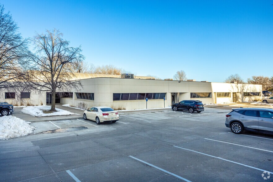 4090 Westown Pky, West Des Moines, IA à vendre - Photo de l’immeuble – Image 3 sur 5