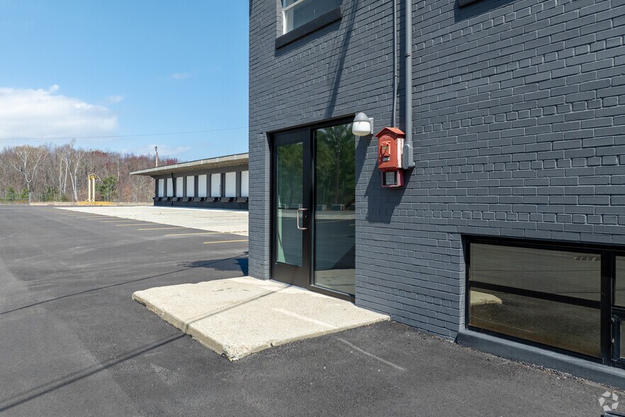 95 Concord St, North Reading, MA à louer - Photo de l’immeuble – Image 3 sur 5