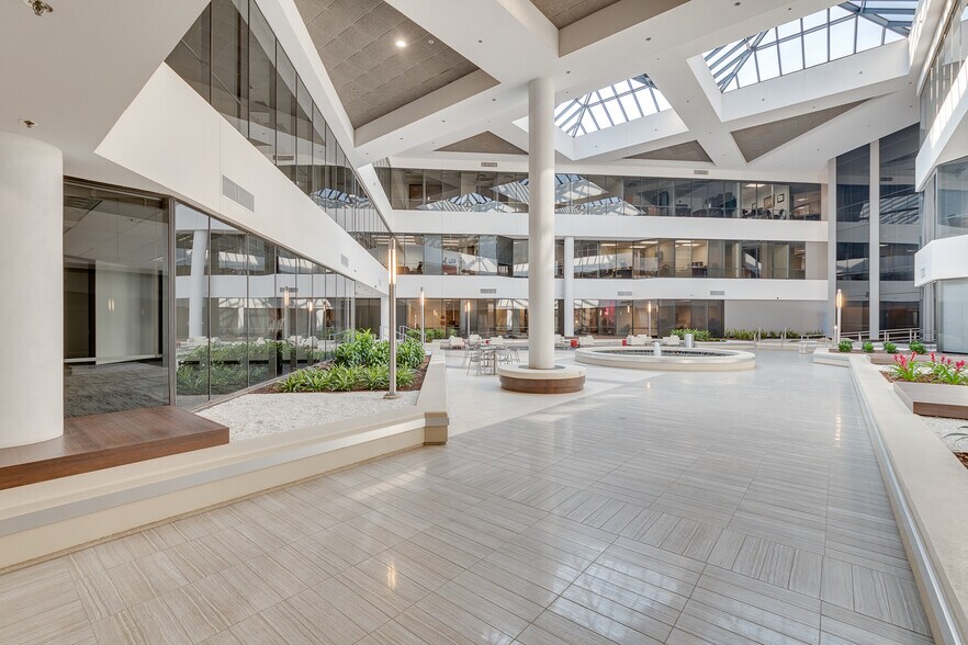 800 E Campbell Rd, Richardson, TX à louer - Hall d’entrée – Image 3 sur 21