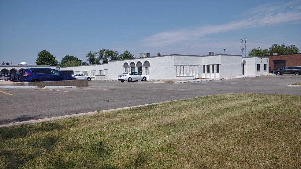 310-340 Melvin, Northbrook, IL à louer - Photo de l’immeuble – Image 3 sur 10