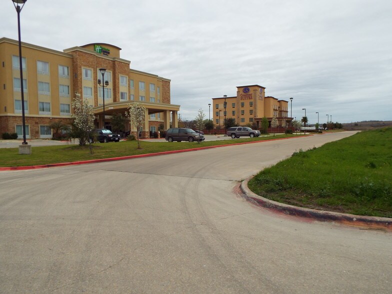 Interstate 35 & Main St, Buda, TX à vendre - Photo de l’immeuble – Image 3 sur 4