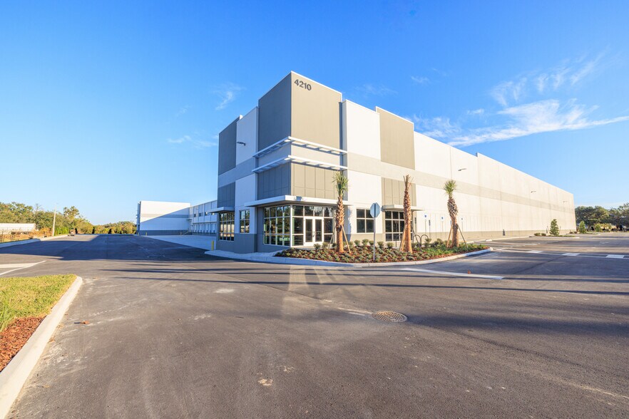 4210 S Pipkin Rd, Lakeland, FL à louer - Photo principale – Image 1 sur 11