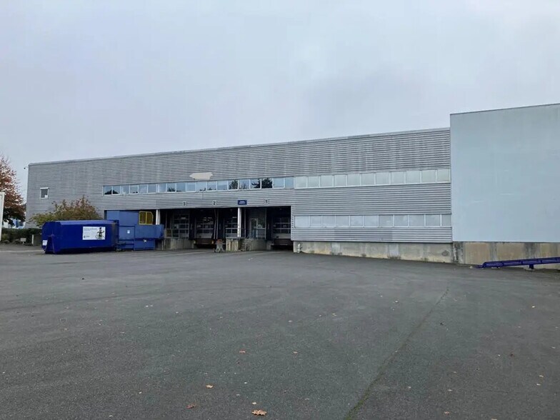 Local d'activités dans Montbazon à vendre - Photo de l’immeuble – Image 2 sur 5