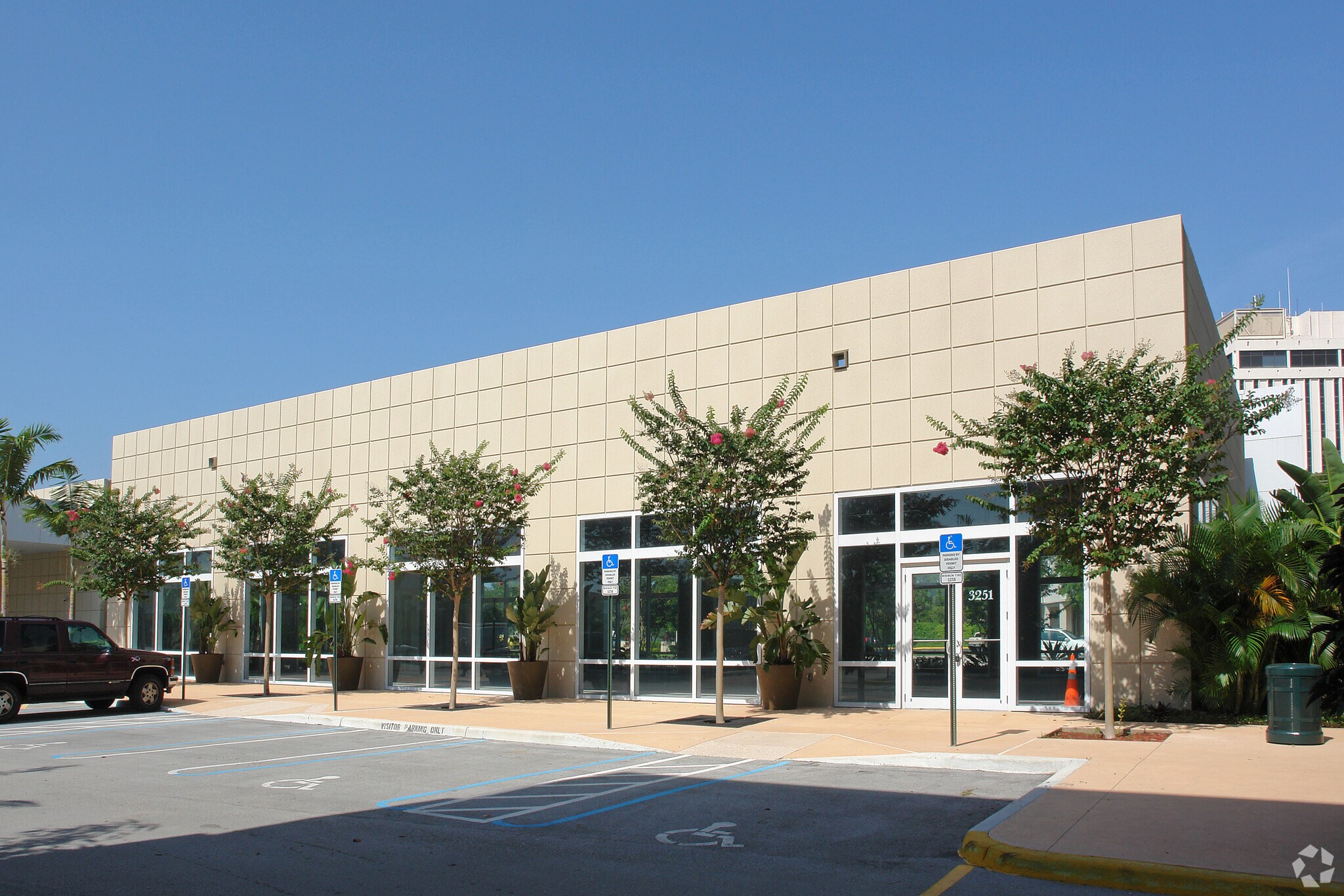 3251 N University Dr, Coral Springs, FL à vendre Photo principale– Image 1 sur 3