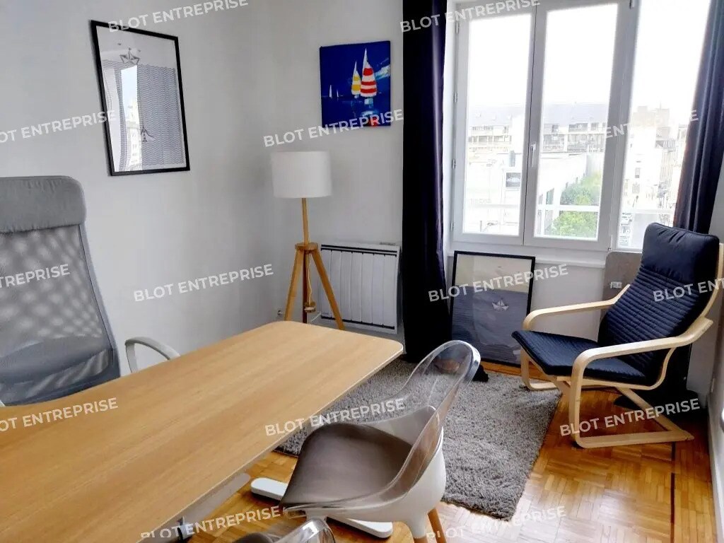 Bureau dans Saint-Brieuc à louer Photo de l’immeuble– Image 1 sur 7
