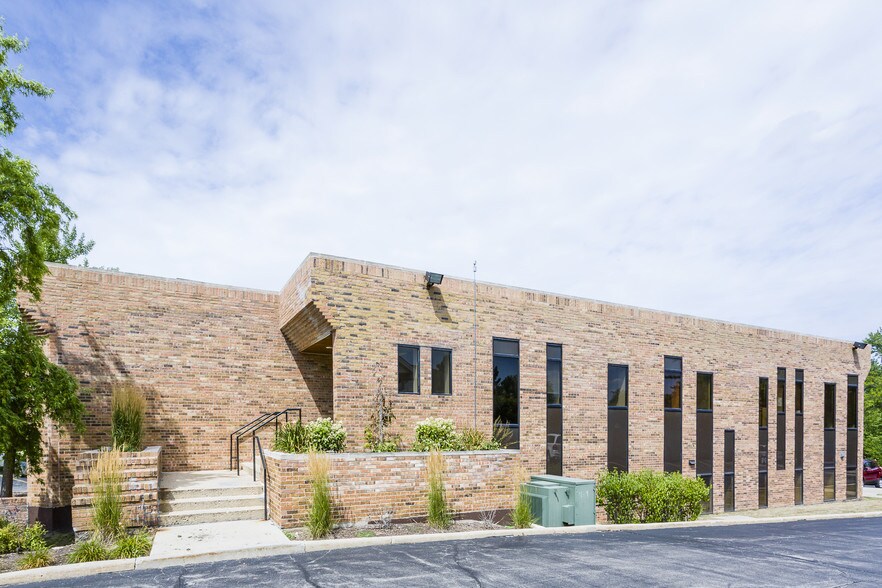 129 S Roselle Rd, Schaumburg, IL à louer - Photo de l’immeuble – Image 2 sur 6