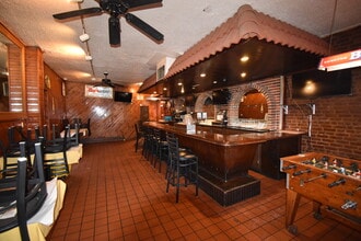 2132 Jericho Tpke, Garden City Park, NY à louer Photo intérieure– Image 2 sur 5