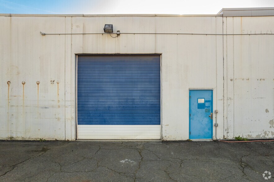 5805 SW Hood Ave, Portland, OR à louer - Photo de l’immeuble – Image 3 sur 33