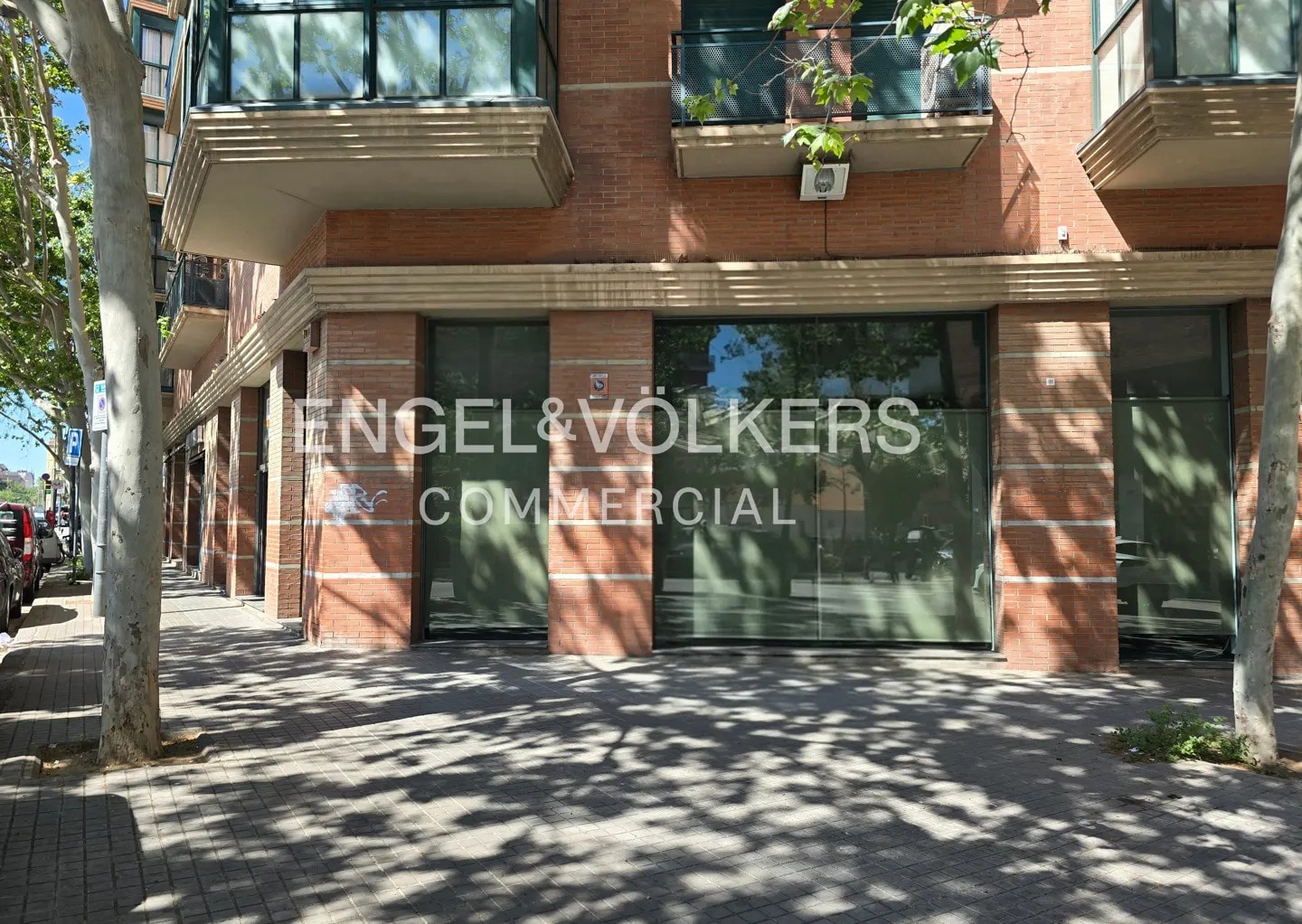 Bureaux/Local commercial dans Barcelone, Barcelona à louer Photo de l’immeuble– Image 1 sur 19