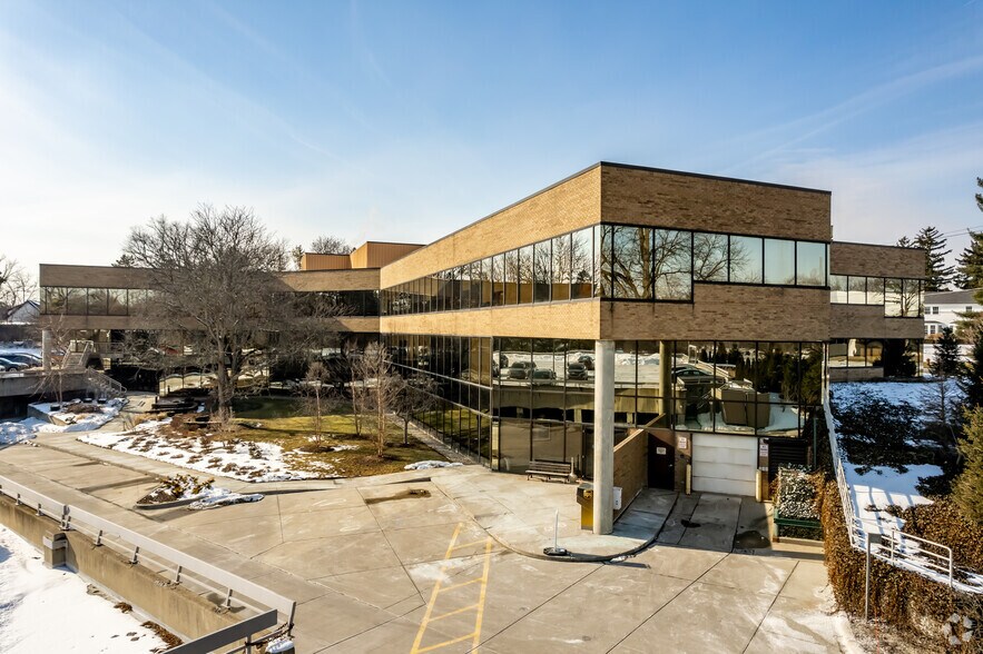 38505 Woodward Ave, Bloomfield Hills, MI à louer - Photo de l’immeuble – Image 2 sur 7
