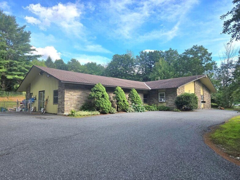 90 Charlestown Rd, Claremont, NH à vendre - Photo de l’immeuble – Image 1 sur 3