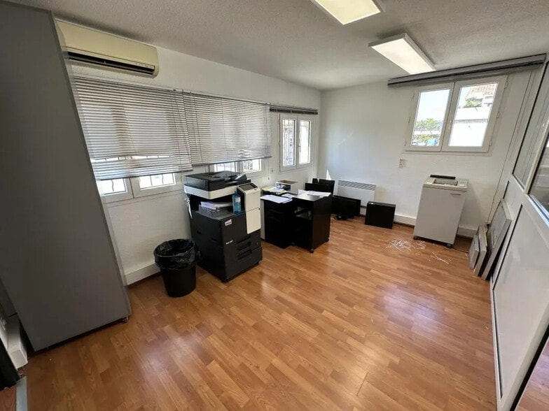 Bureau dans Puget-sur-Argens à louer - Photo de l’immeuble – Image 3 sur 4