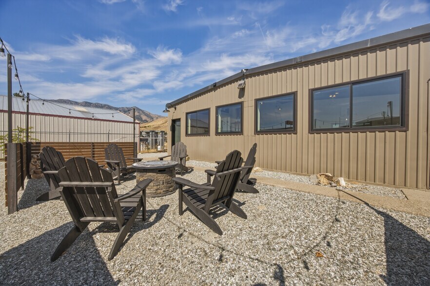 102 E Lakeshore Dr, Pateros, WA à vendre - Photo de l’immeuble – Image 3 sur 46