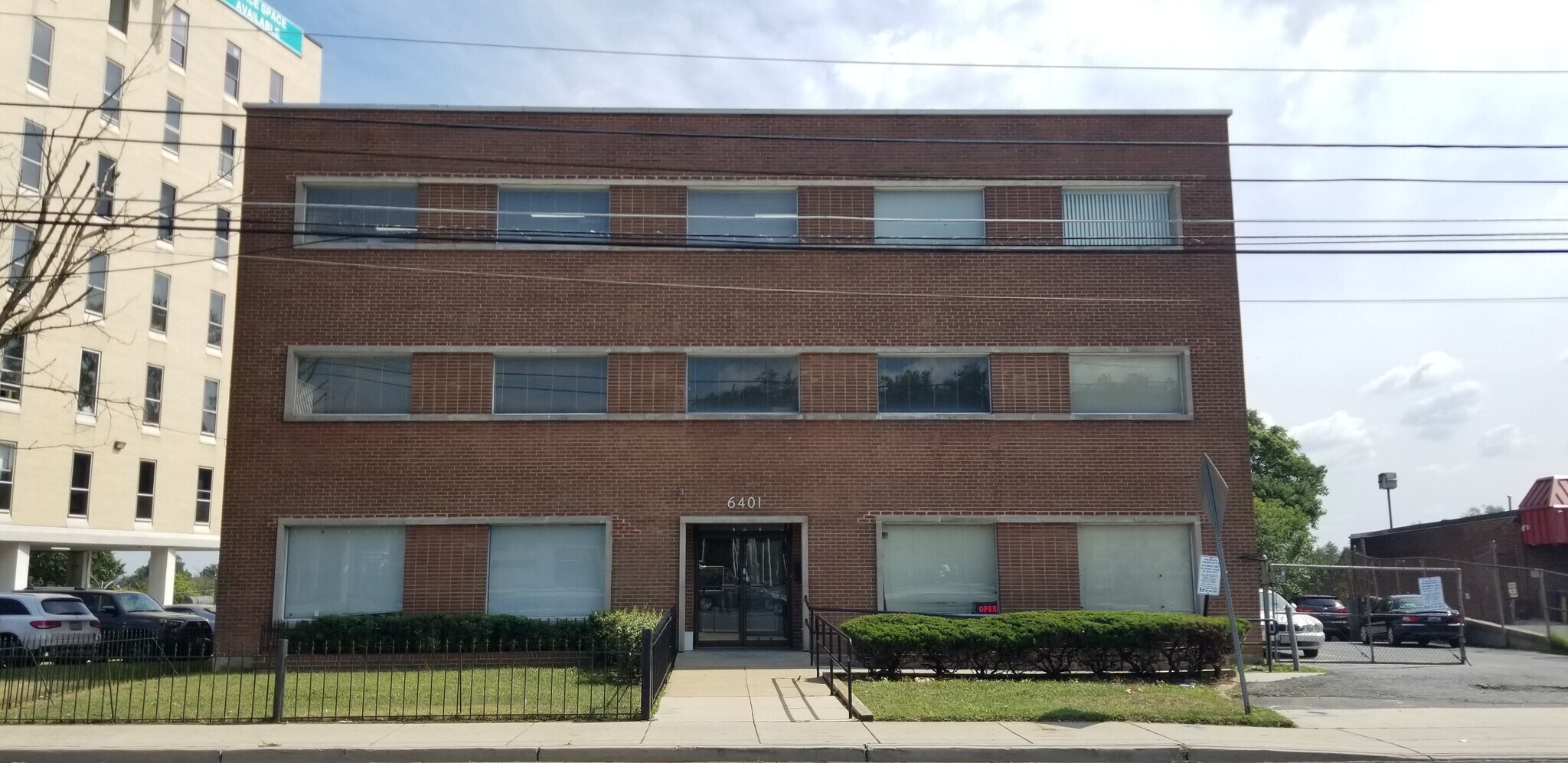 6401 New Hampshire Ave, Hyattsville, MD à louer Photo de l’immeuble– Image 1 sur 7