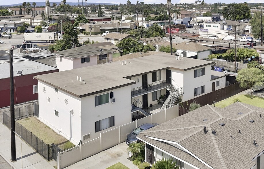 10621 San Carlos Ave, South Gate, CA à vendre - Photo principale – Image 1 sur 5