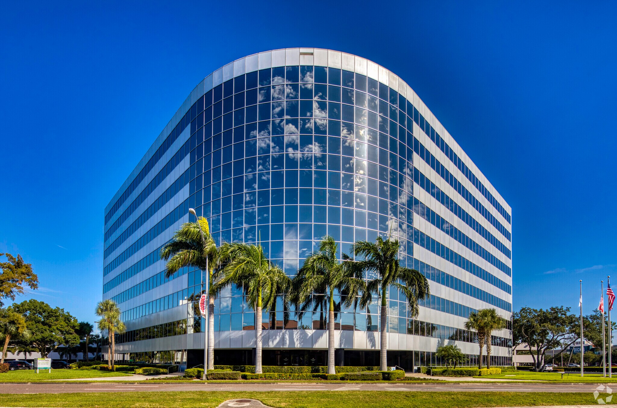 5201 W Kennedy Blvd, Tampa, FL à louer Photo de l’immeuble– Image 1 sur 10