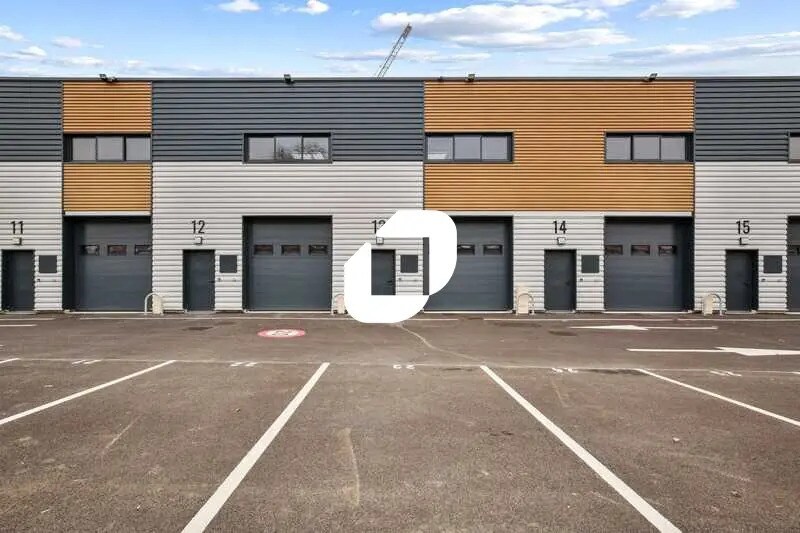 Local d’activités dans Épinay-sur-Seine à louer - Photo de l’immeuble – Image 2 sur 14