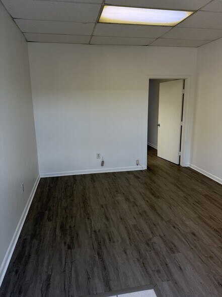 40 Wilson Rd, Humble, TX à louer - Photo de l’immeuble – Image 2 sur 6