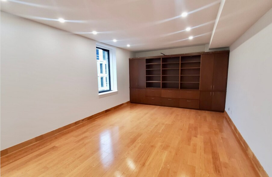 230-236 Rue Saint-Jacques, Montréal, QC à louer - Photo intérieure – Image 2 sur 5
