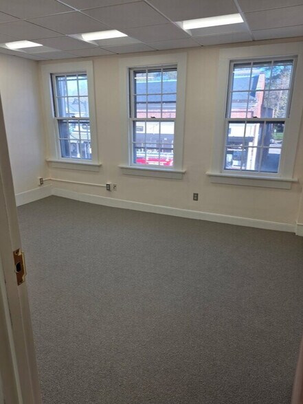 27 Main St, Concord, MA à louer - Photo intérieure – Image 3 sur 8