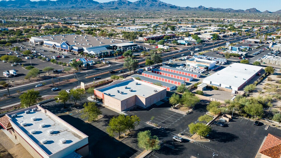 3996 W Ina Rd, Tucson, AZ à louer - Photo de l’immeuble – Image 3 sur 7