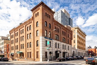 Plus de détails pour 390 Berry St, Brooklyn, NY - Bureau à louer
