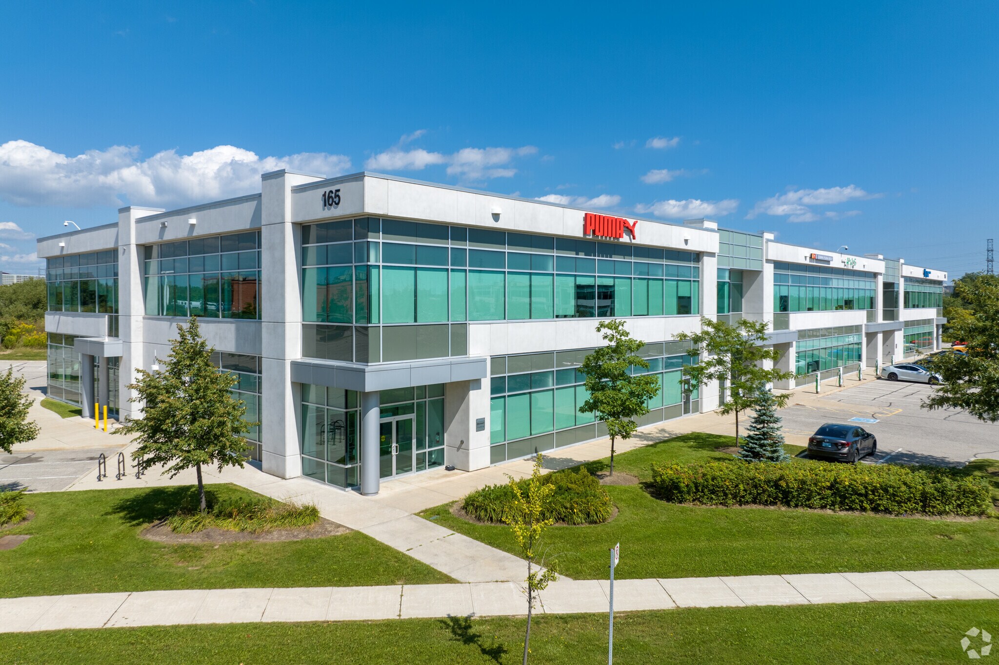 165 Galaxy Blvd, Toronto, ON à louer Photo principale– Image 1 sur 5