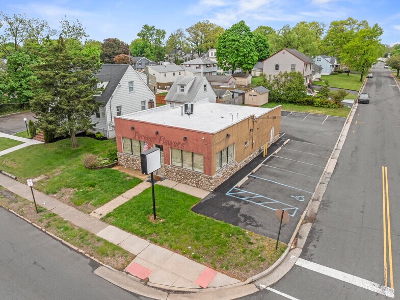 136 Stelton Rd, Piscataway, NJ à vendre - Photo principale – Image 1 sur 15