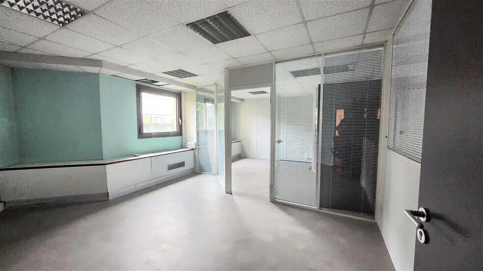 Bureau dans La Garenne-Colombes à louer - Photo de l’immeuble – Image 3 sur 8