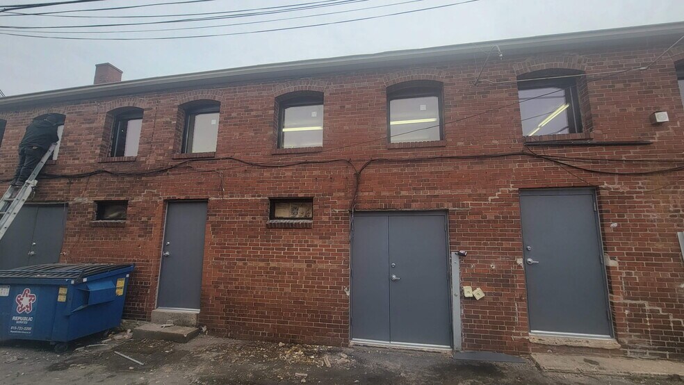 27-31 E Cass St, Joliet, IL à louer - Photo de l’immeuble – Image 3 sur 4