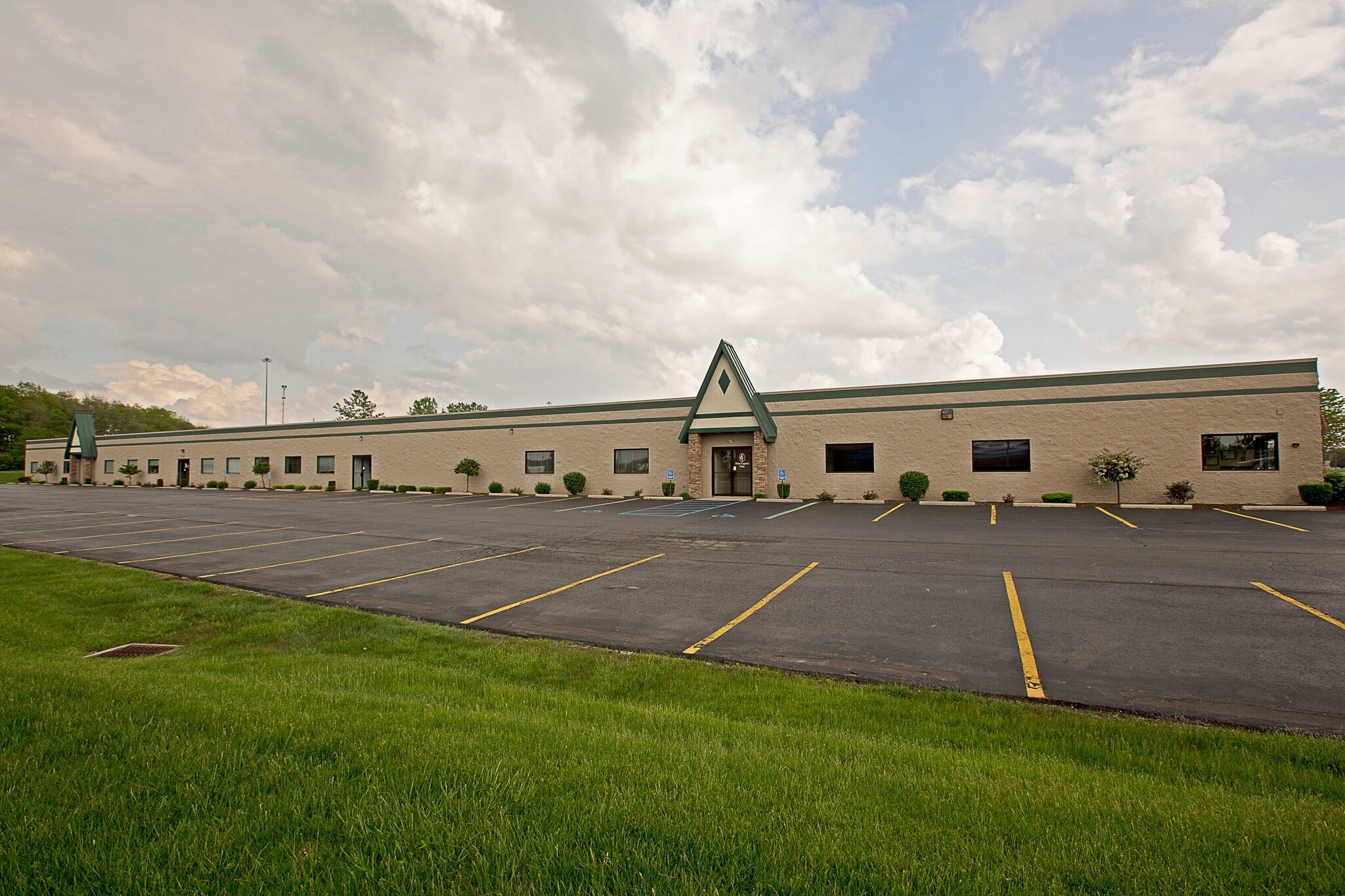3521 Briarfield Blvd, Maumee, OH à louer Photo de l’immeuble– Image 1 sur 3