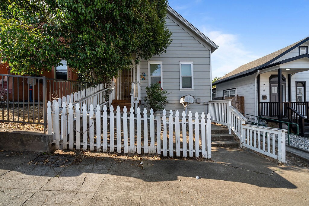 723 Florida St, Vallejo, CA à vendre Photo de l’immeuble– Image 1 sur 25