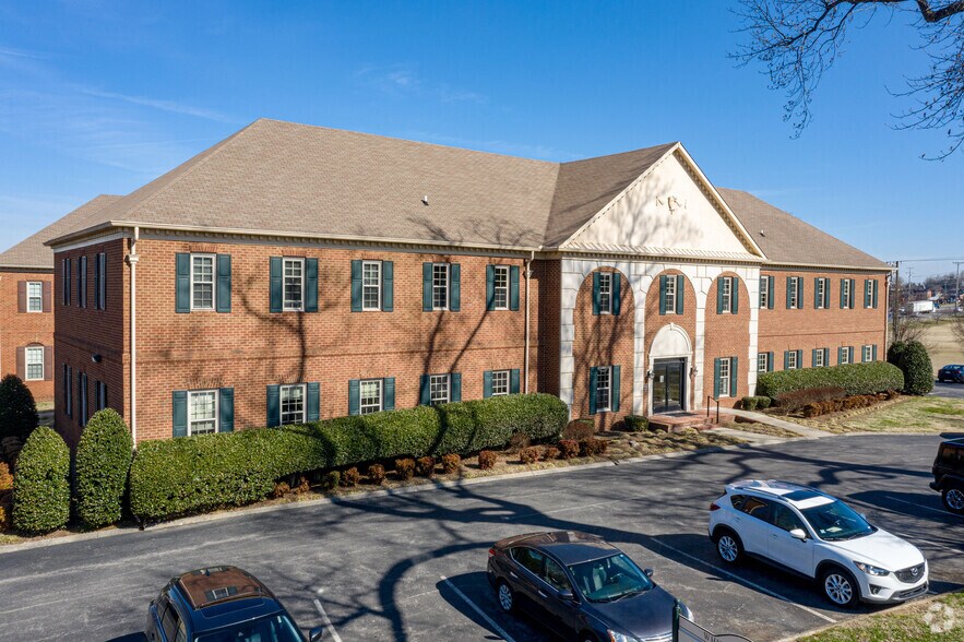 103 Hazel Path Ct, Hendersonville, TN à louer - Photo de l’immeuble – Image 2 sur 19