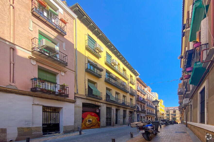 Immeuble residentiel dans Madrid, Madrid à vendre - Photo principale – Image 1 sur 2