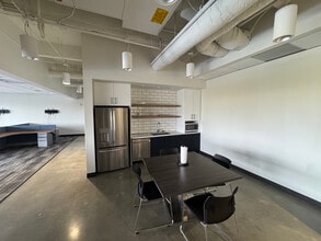 2 Ravinia Dr, Atlanta, GA à louer Photo intérieure– Image 1 sur 5