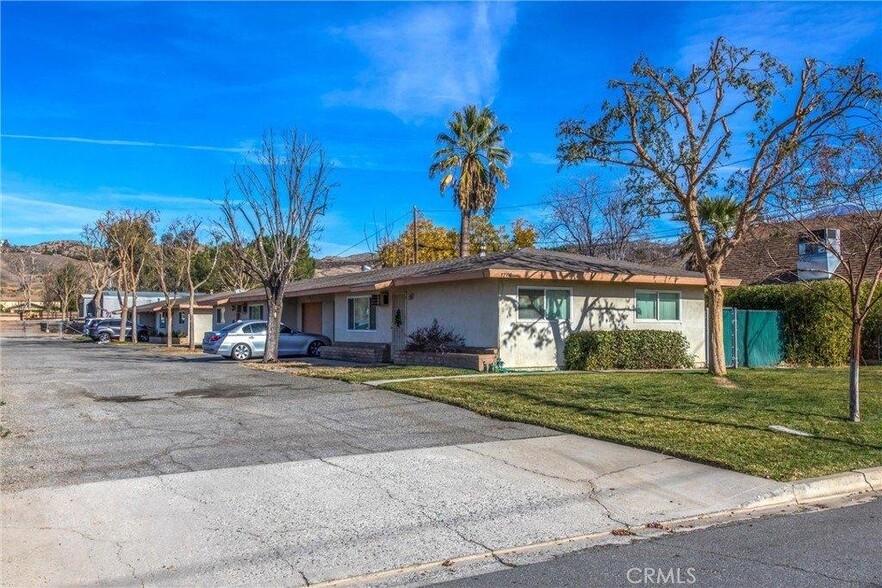 32390 Avenue D, Yucaipa, CA à vendre - Photo principale – Image 1 sur 22