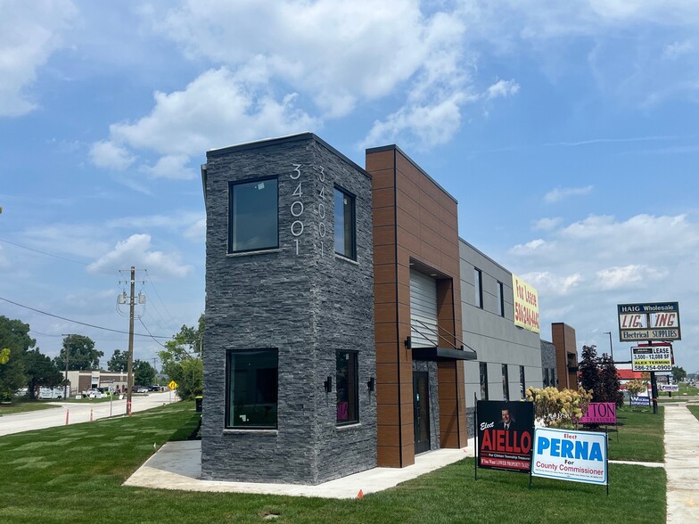 34001 Groesbeck Hwy, Clinton Township, MI à louer - Photo de l’immeuble – Image 1 sur 33