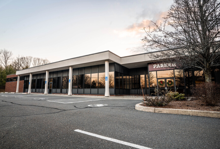 43 Old Ridgebury Rd, Danbury, CT à louer - Photo de l’immeuble – Image 1 sur 8