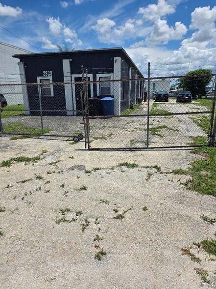 2830 St Charles St, Fort Myers, FL à vendre - Photo de l’immeuble – Image 1 sur 6